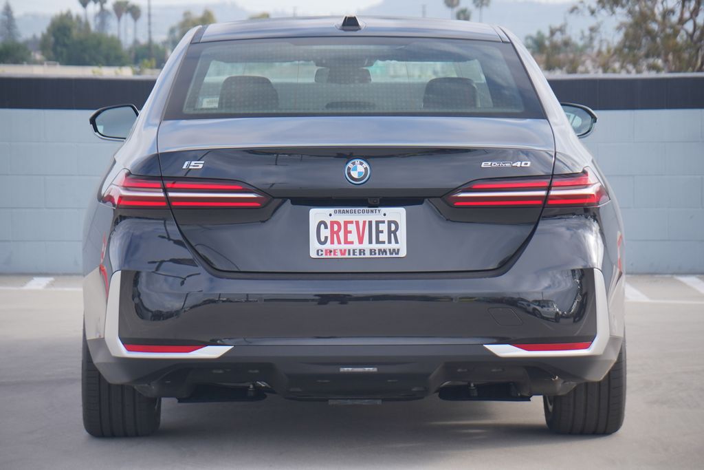 Thumbnail: 2026 BMW i5 - 6