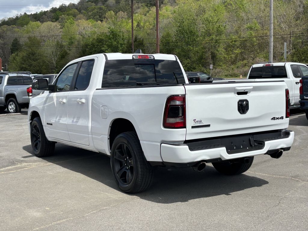 View vehicle photo 7