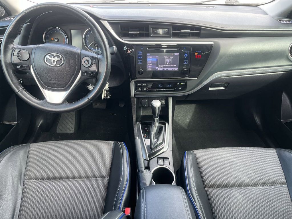 2019 Toyota Corolla XLE 13