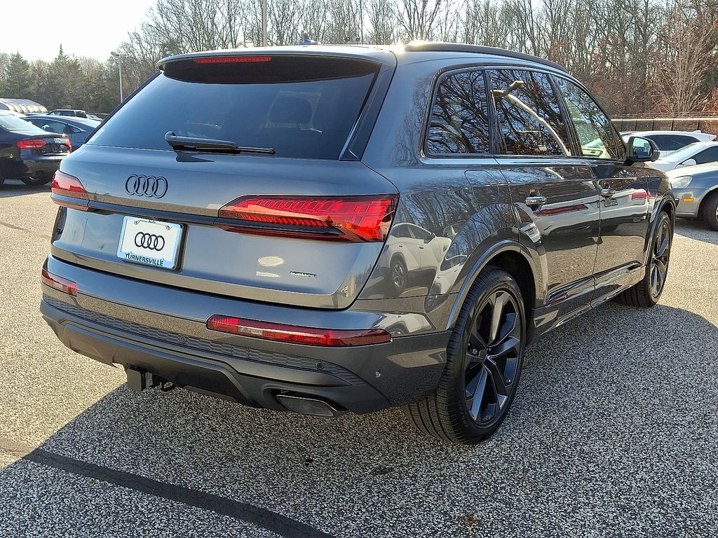 Thumbnail: 2026 Audi Q7 - 4