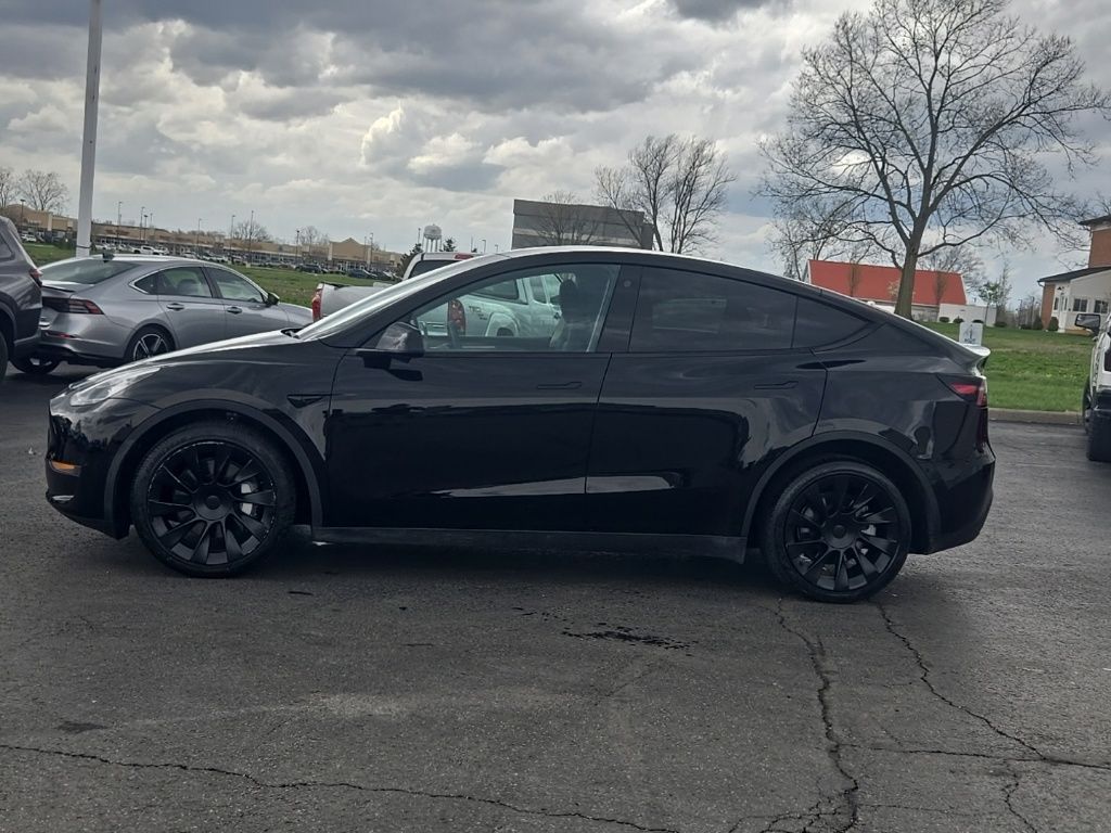 View vehicle photo 4