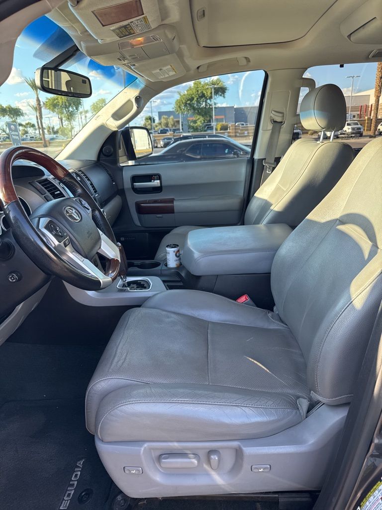 Thumbnail: 2014 Toyota Sequoia - 3
