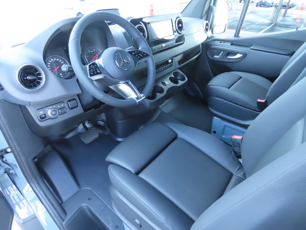 Thumbnail: 2026 Mercedes-Benz Sprinter - 10