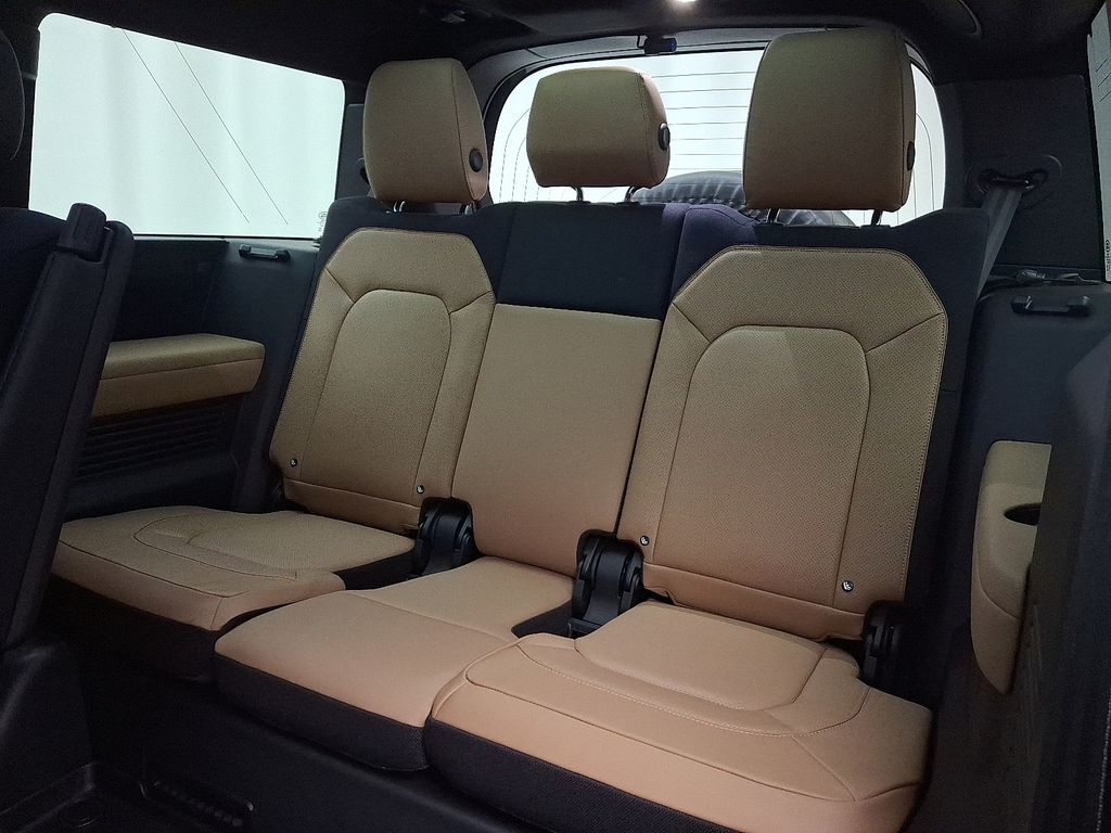 Thumbnail: 2025 Land Rover Defender - 12