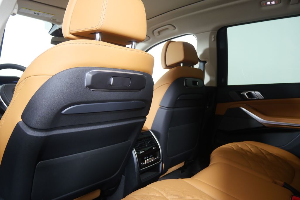 Thumbnail: 2026 BMW X7 - 19