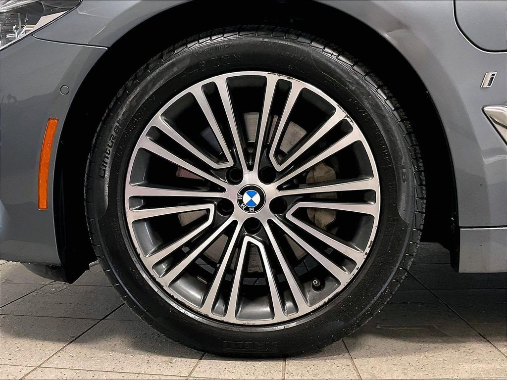 2019 BMW 5 Series — photo 7