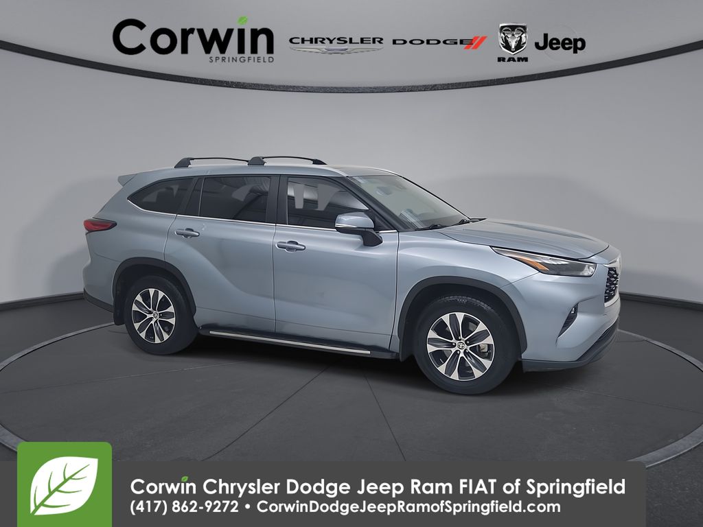 Moon Dust 2023 Toyota Highlander XLE FWD SUV / Crossover Front-Wheel Drive 8-Speed Automatic