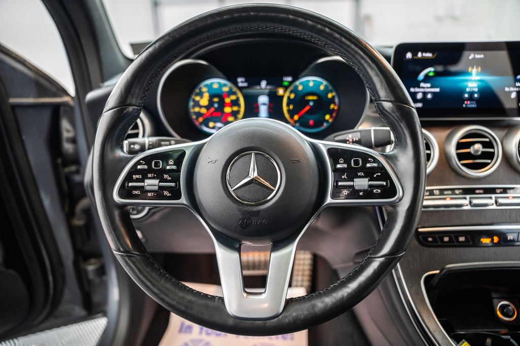 Mercedes-BenzGLC27