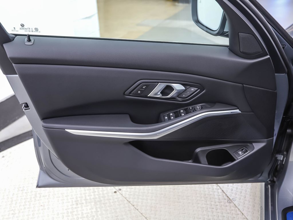 Thumbnail: 2026 BMW 3 Series - 10