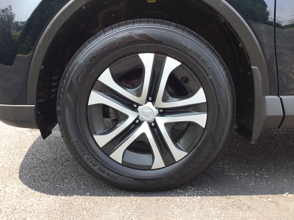 2018 Toyota RAV4 LE 9