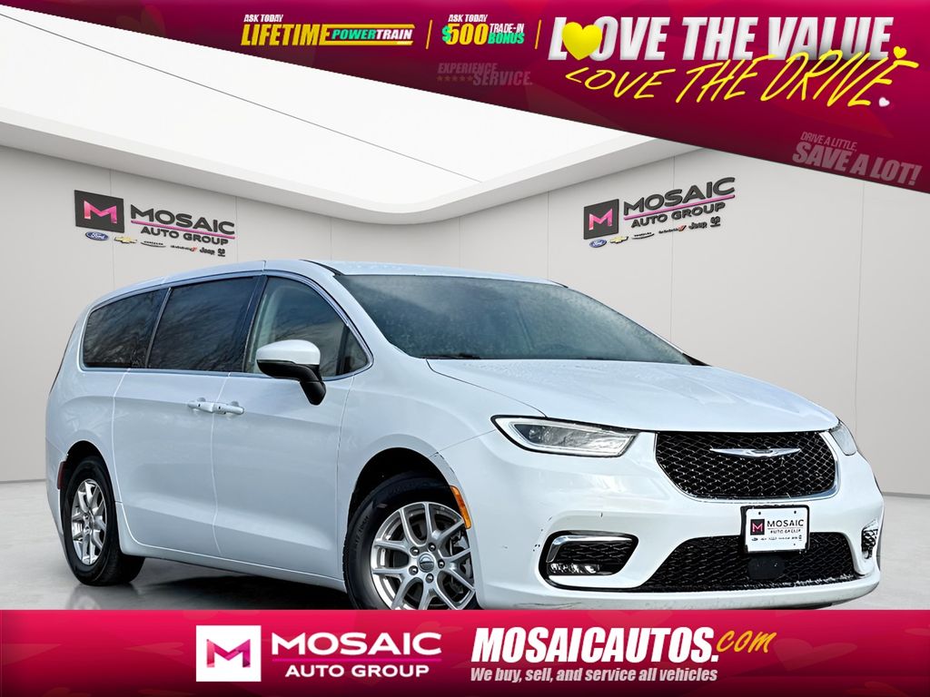 Used 2023 Chrysler Pacifica Touring L Vans