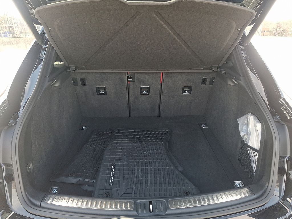 Thumbnail: 2023 Porsche Macan - 30