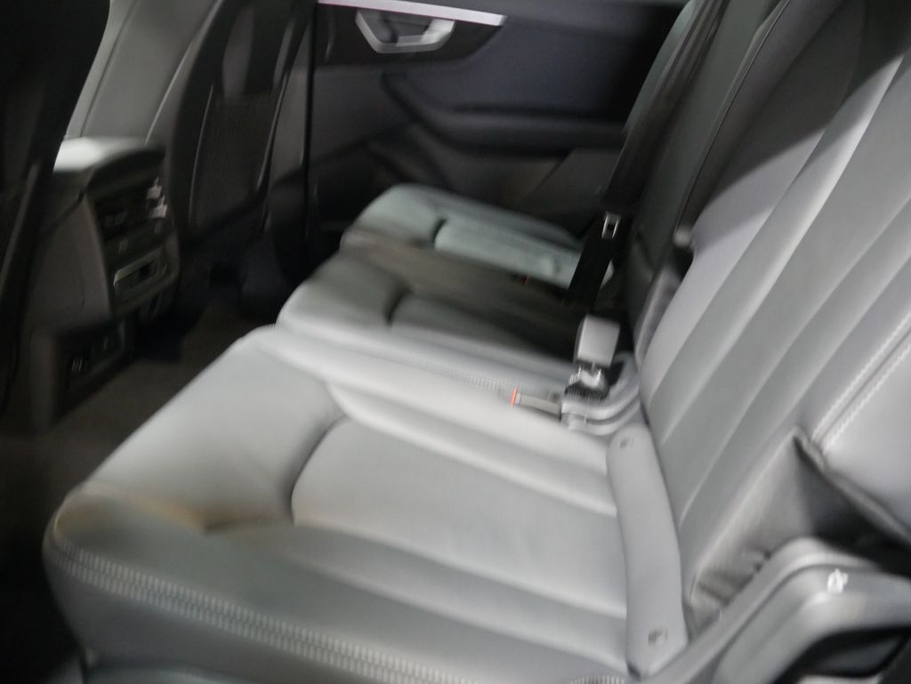 Thumbnail: 2026 Audi Q7 - 20