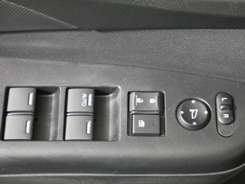 2016 Honda CR-V SE 28