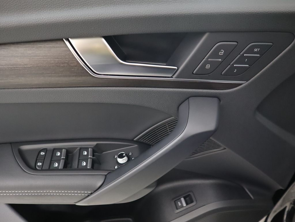 Thumbnail: 2025 Audi Q5 - 24