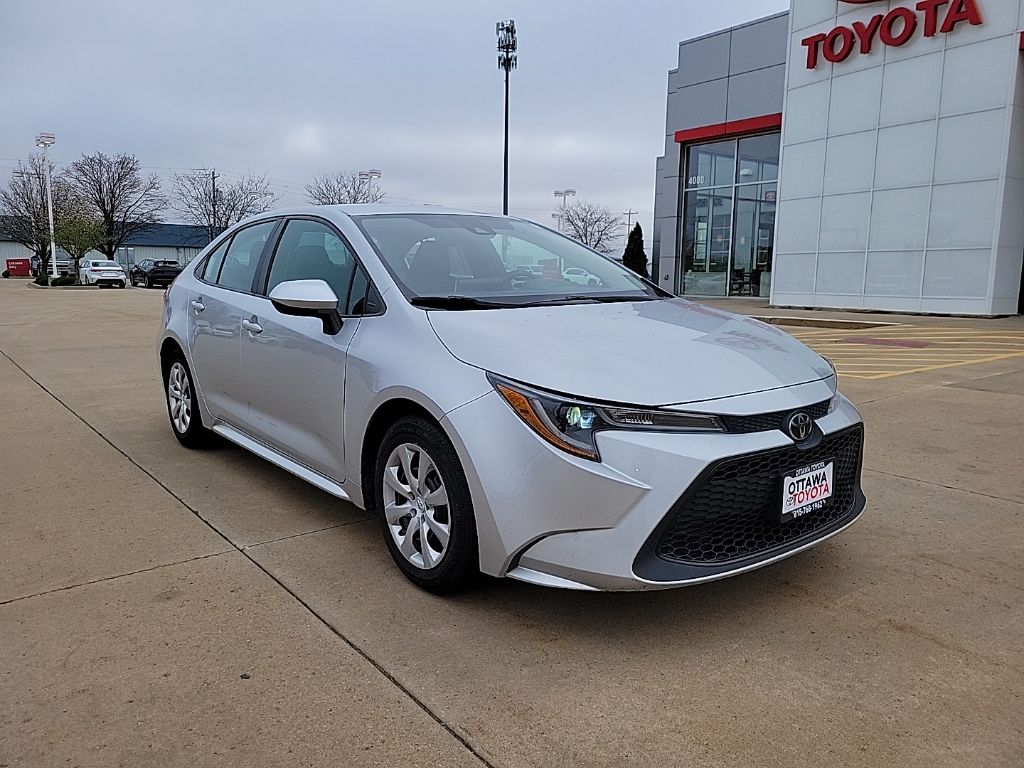 Classic Silver Metallic 2021 Toyota Corolla LE FWD Sedan Front-Wheel Drive Continuously Variable Transmission