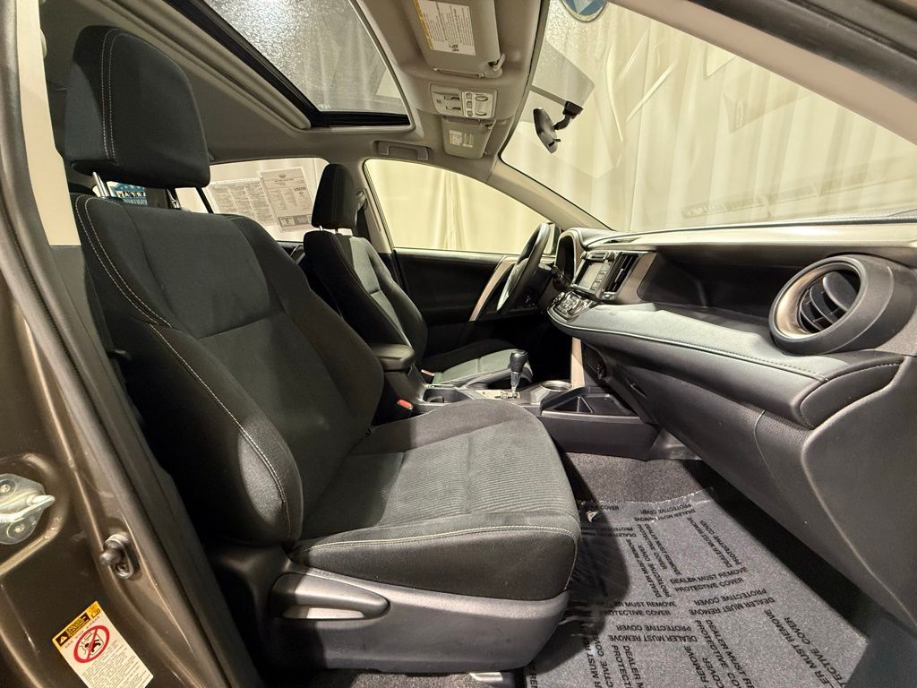 Thumbnail: 2015 Toyota RAV4 - 24