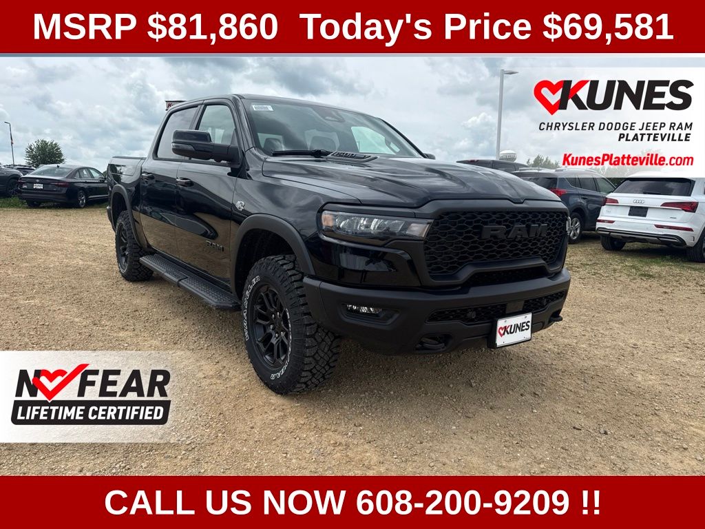 Diamond Black Crystal Pearlcoat 2026 RAM 1500 Pickup Truck Four-Wheel Drive 8-Speed Automatic
