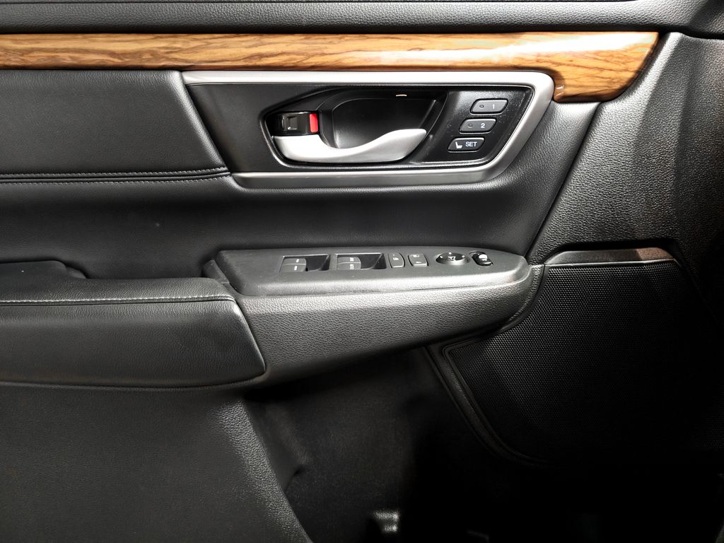 2020 Honda CR-V Hybrid Touring photo 17