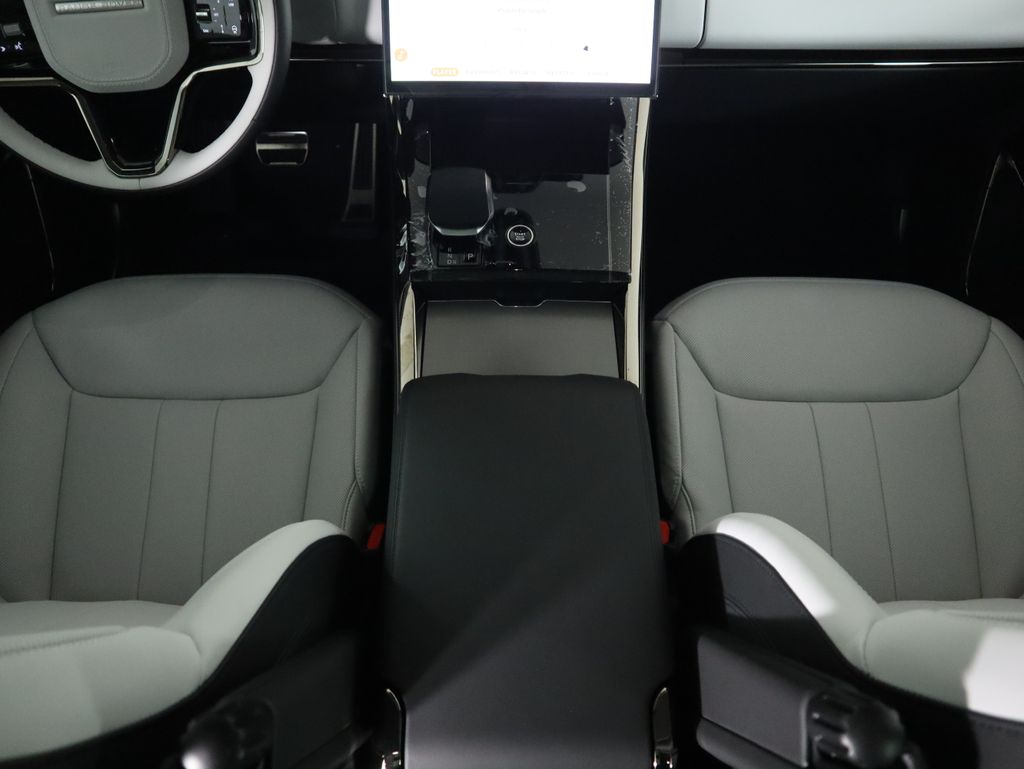 Thumbnail: 2025 Land Rover Range Rover Sport - 18