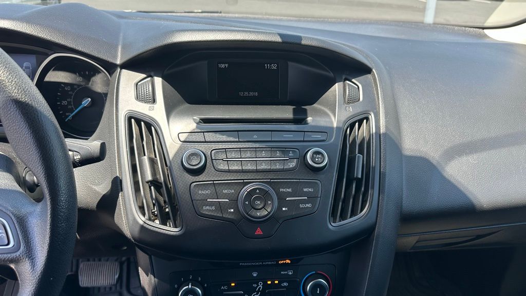 2017 Ford Focus SE 6