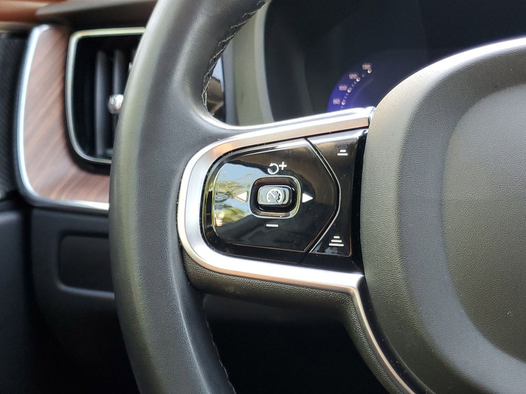 used 2023 Volvo XC60 car, priced at $28,895