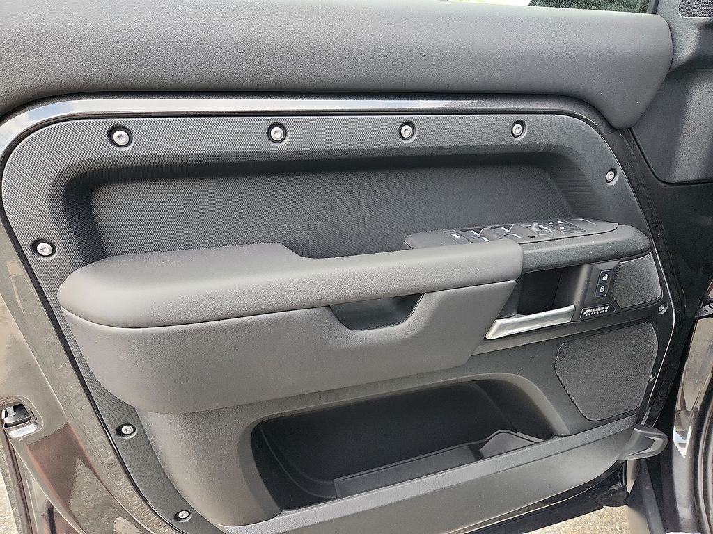 Thumbnail: 2025 Land Rover Defender - 10