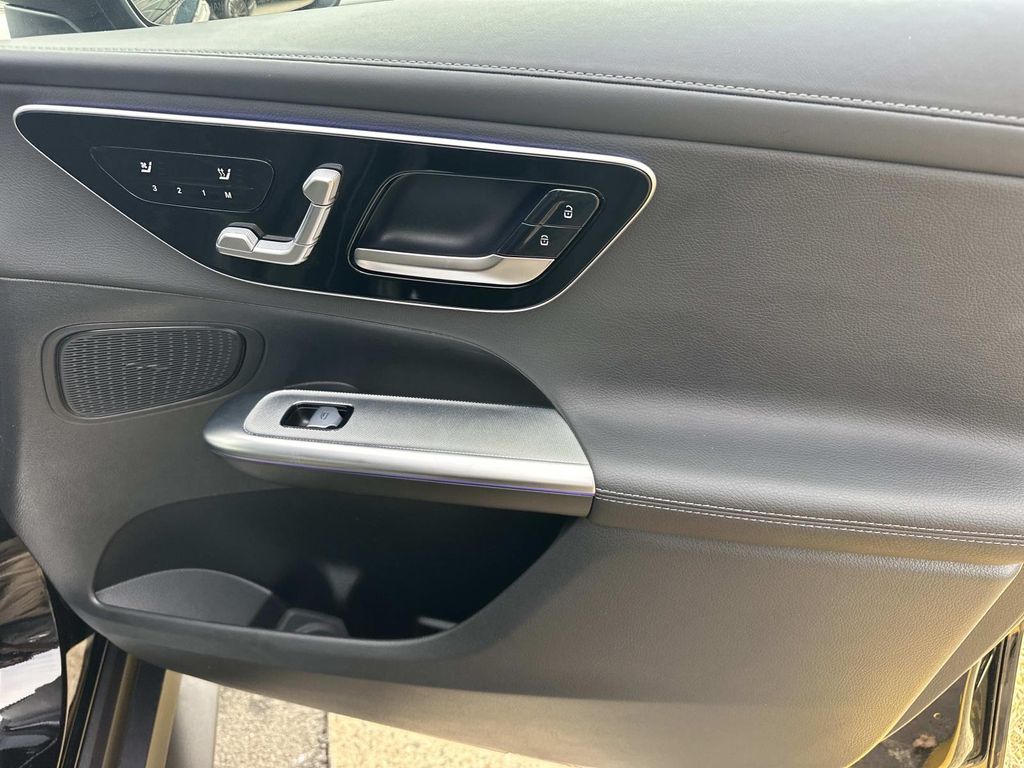 Thumbnail: 2025 Mercedes-Benz GLC - 19