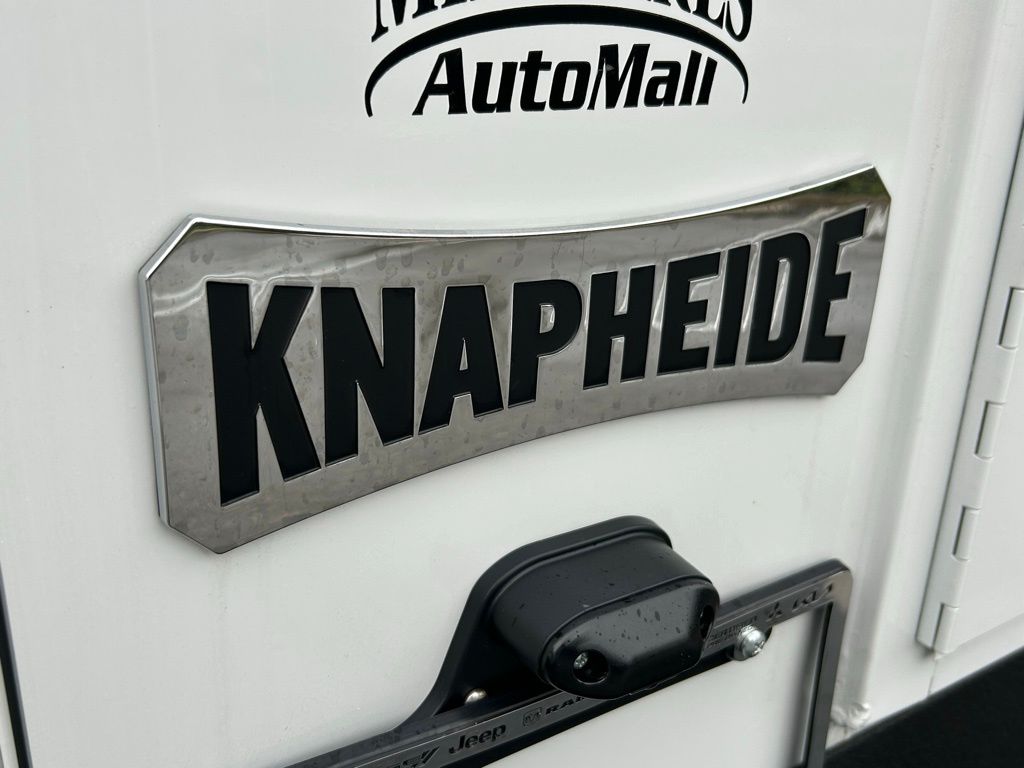 New 2025 Summit White Chevrolet Work Van image 19