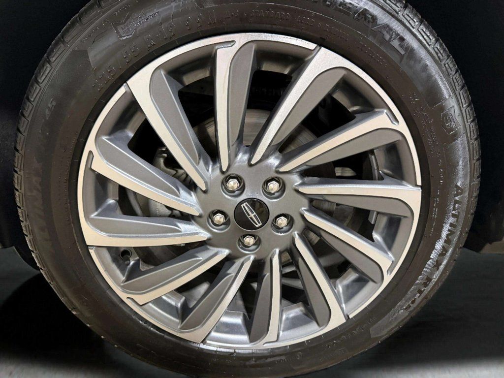 Certified Used 2023 Pristine White Metallic Tri-Coat Lincoln Reserve image 27