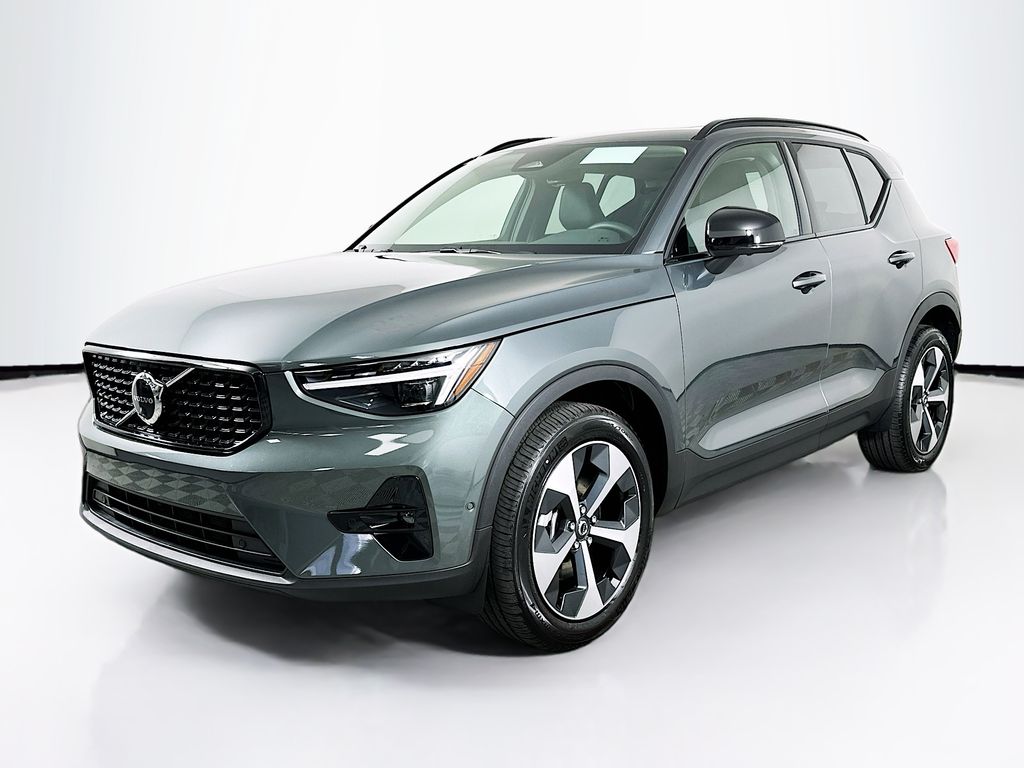 2026 Volvo XC40 B5 Plus