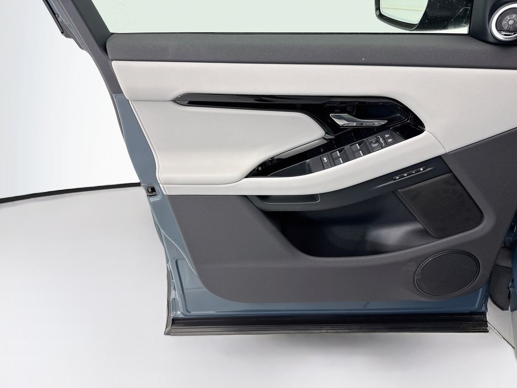 Thumbnail: 2026 Land Rover Range Rover Evoque - 23