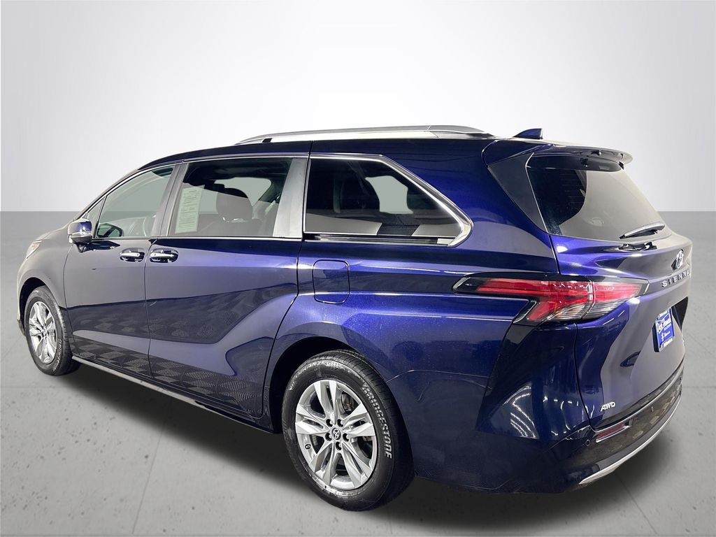 2023 Toyota Sienna Limited