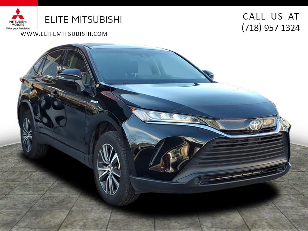 2021 Toyota Venza LE's photo