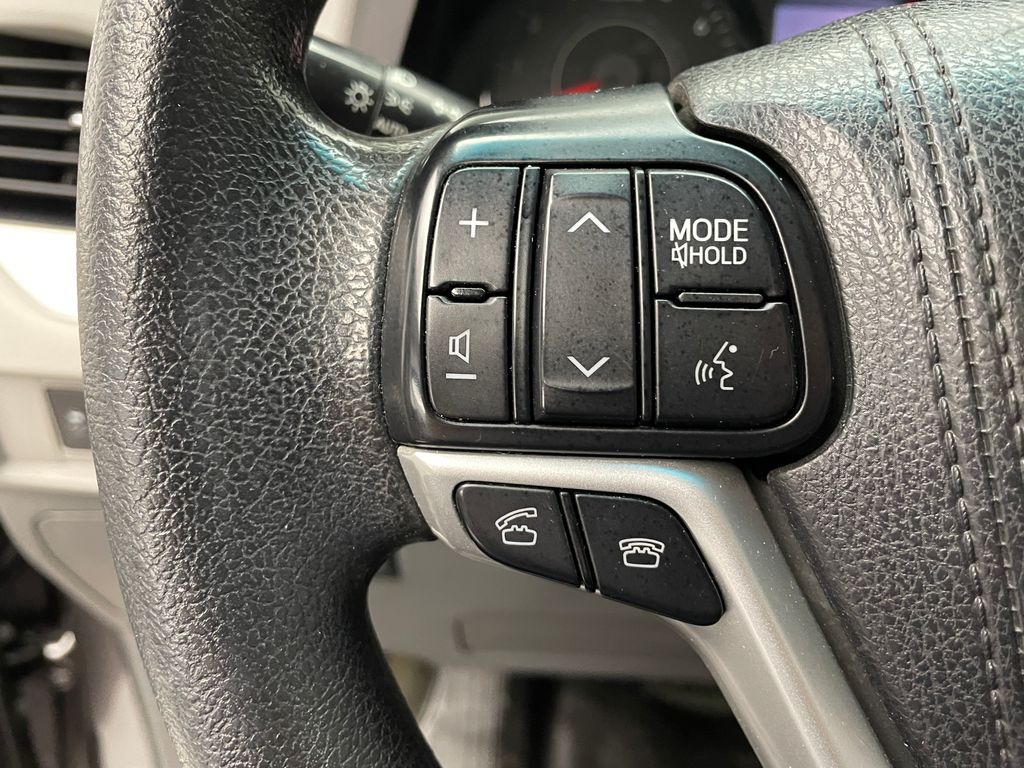 Thumbnail: 2017 Toyota Sienna - 22