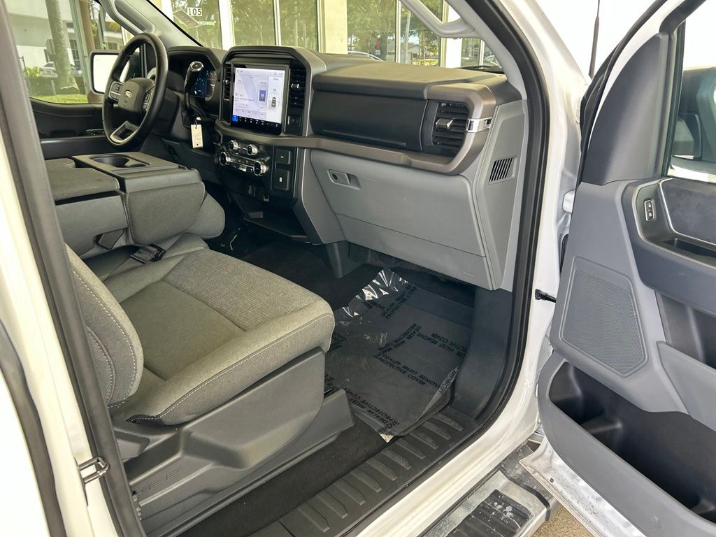 Used 2025 White Ford XLT image 30