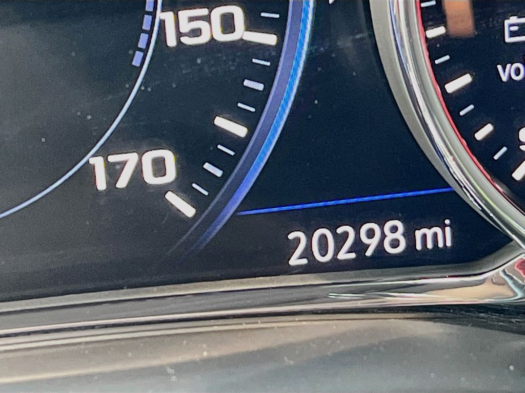 Used 2023 White GMC AT4 image 12