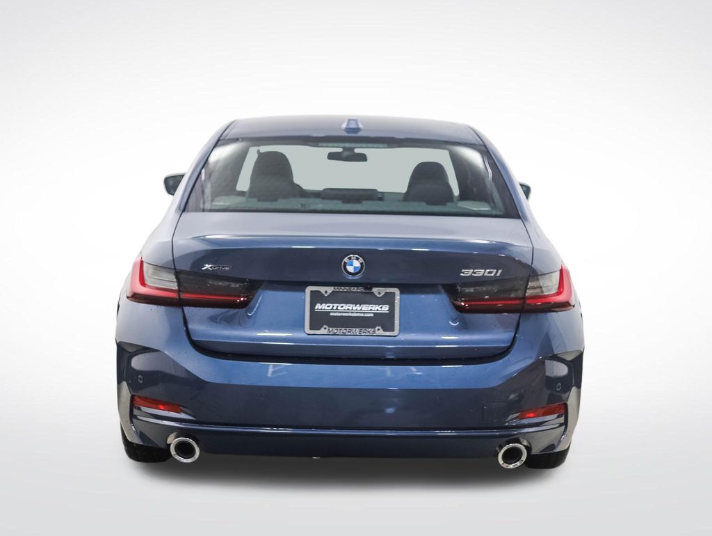 Thumbnail: 2026 BMW 3 Series - 4