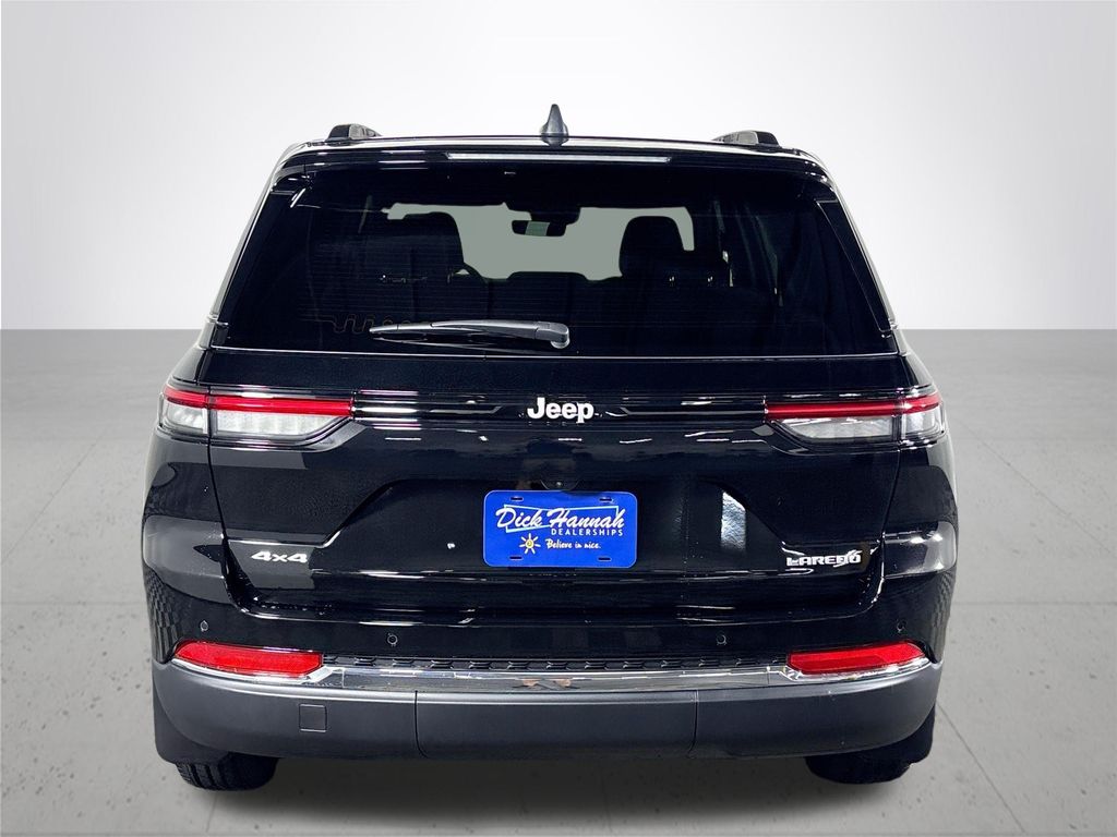 2025 Jeep Grand Cherokee Laredo photo 4