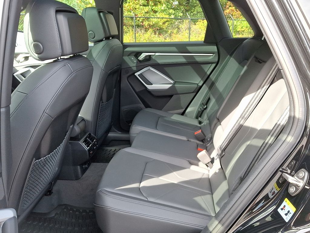 Thumbnail: 2025 Audi Q3 - 5