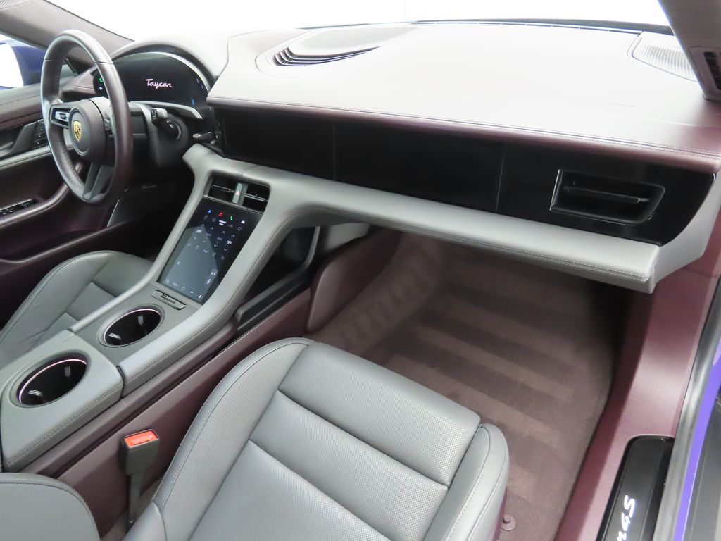 Thumbnail: 2022 Porsche Taycan - 17