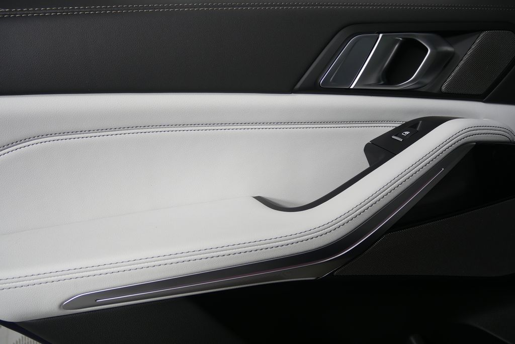 Thumbnail: 2026 BMW X5 - 14