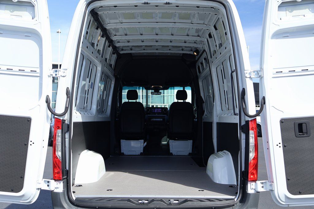 Thumbnail: 2025 Mercedes-Benz Sprinter - 8