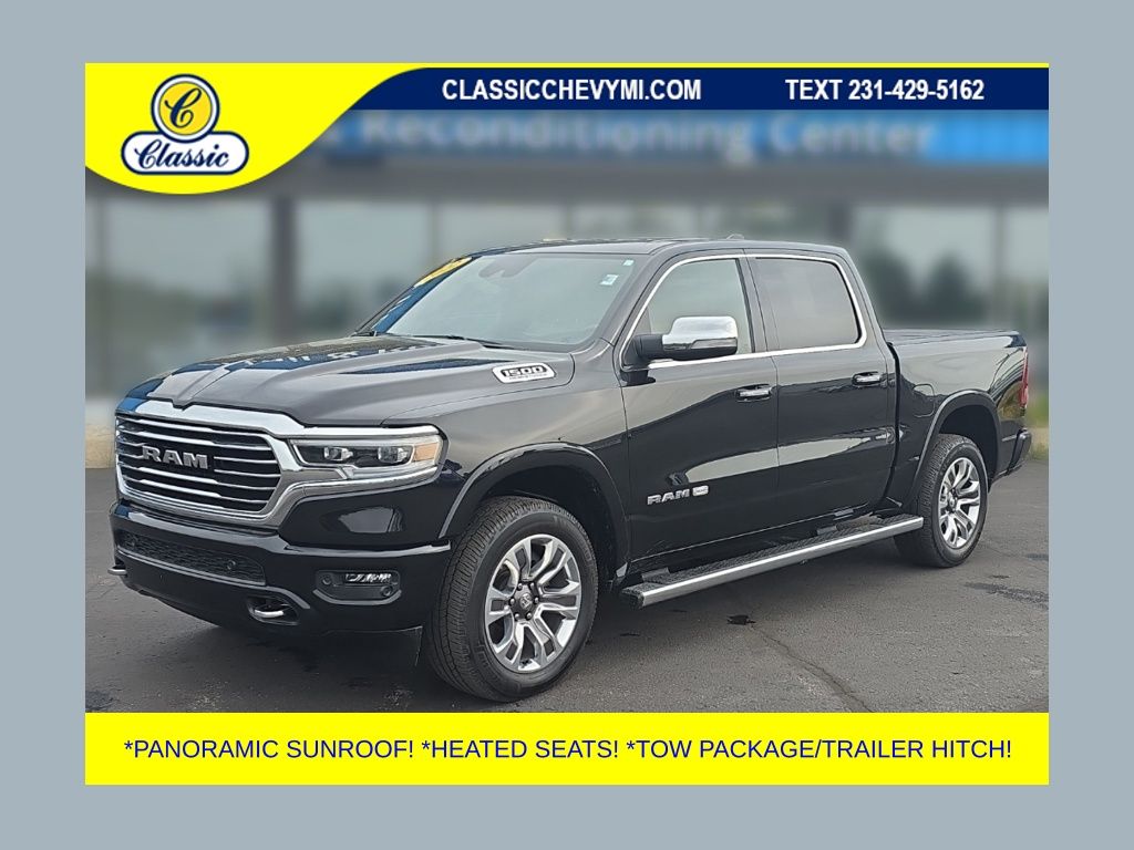 Diamond Black Crystal Pearlcoat 2022 RAM 1500 Pickup Truck Four-Wheel Drive 8-Speed Automatic