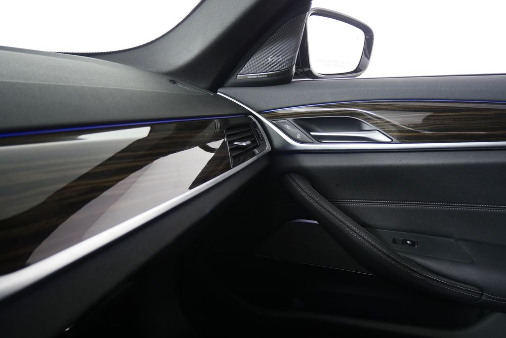 Thumbnail: 2021 BMW 5 Series - 26
