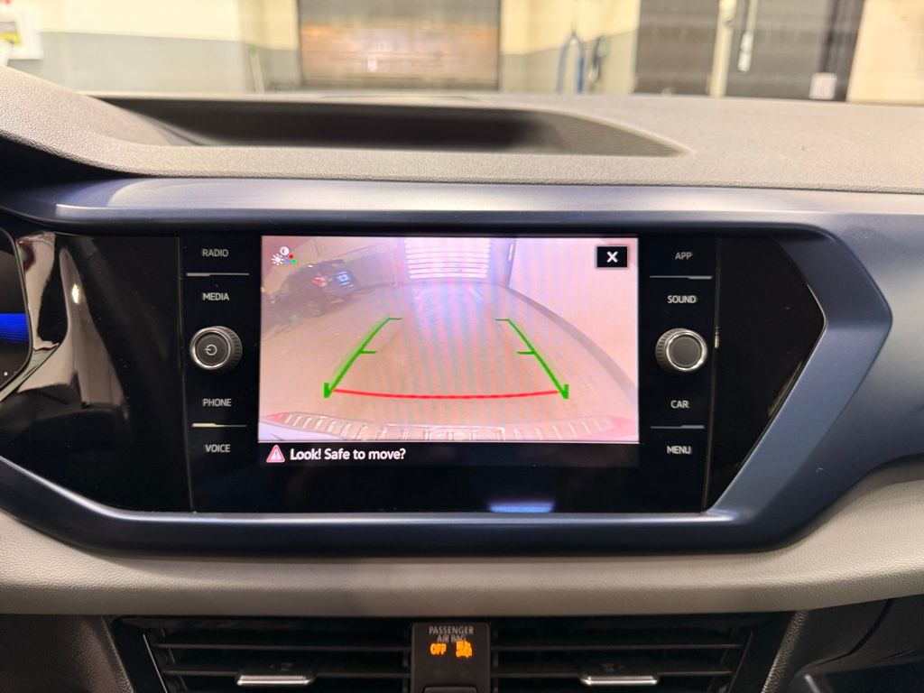 Thumbnail: 2023 Volkswagen Taos - 17