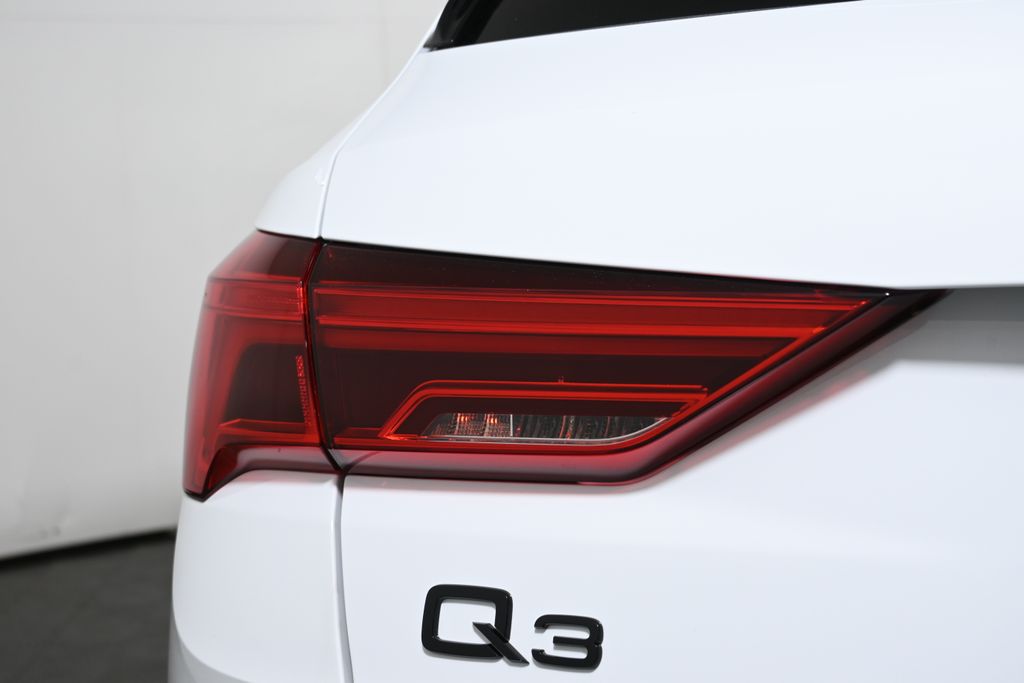 Thumbnail: 2025 Audi Q3 - 12