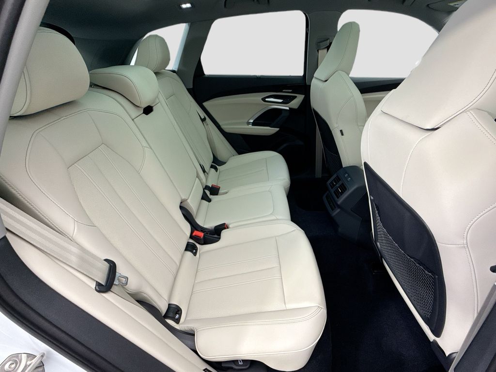 Thumbnail: 2025 Audi Q5 - 22