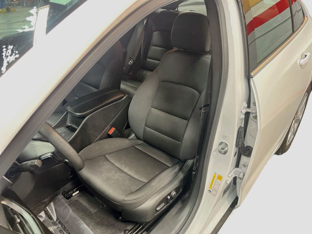 Used 2025 Summit White Chevrolet LT image 19