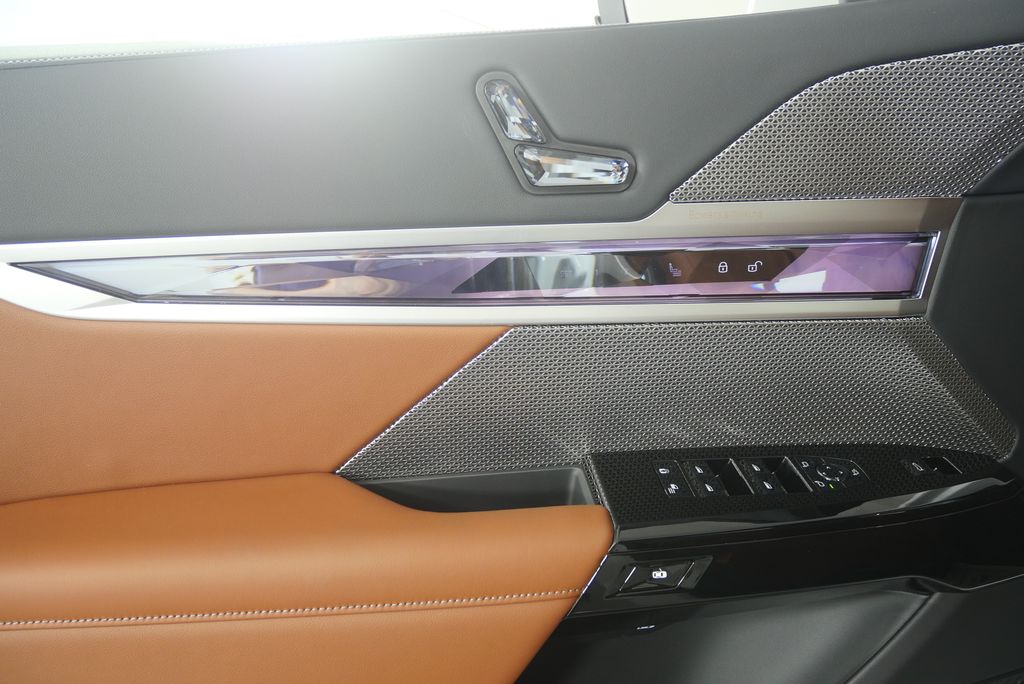 Thumbnail: 2026 BMW i7 - 8